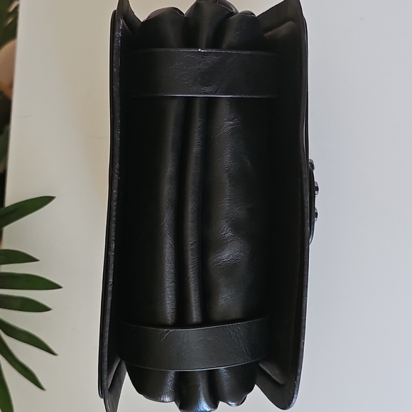 VINTAGE Black Leather Shoulder Bag - Picture 9 of 9